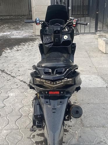 suzuki shift: Скутер 49–50 см³, черный, с высоким Продаю скутер Макси Лия мотор — 2