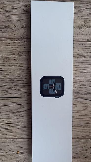 вентилятор маленький: Apple Watch SE, цвет черный, с силиконовым ремешком. 44 мм экран — 2