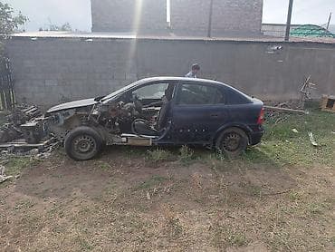 Унаа сатуу: Opel Astra: 2002 г., 1.4 л, Кол менен иштөөчү, Бензин, Седан — 2
