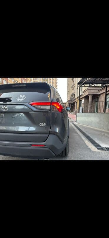 tayota runx: RAF : 2019 г., 2.5 л, Автомат, Бензин — 2