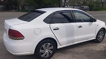 авто пол: Volkswagen Polo: 2013 г., Ручные, Бензин, Седан — 6