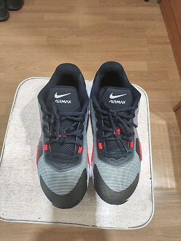 b 5: Продаю кроссовки,40р. привезли из сша, размером немного ошиблись. 7 — 6