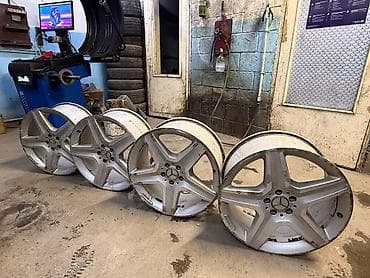 19: Комплект из 4 литых дисков Mercedes-Benz (оригинальный дизайн AMG — 1