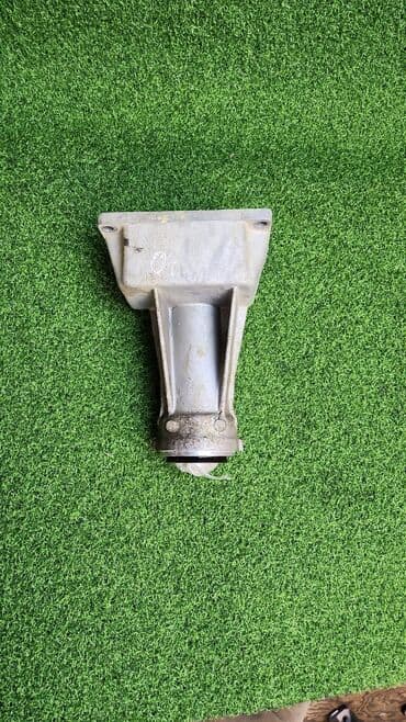 n52: Опорный кранштэйн привода е70 N52 7 552 542 Год 2008 В отличном — 1