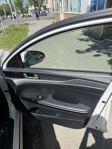 гран туризмо: Kia K5, белый жемчуг седан бизнес-класса Основные характеристики: - — 6