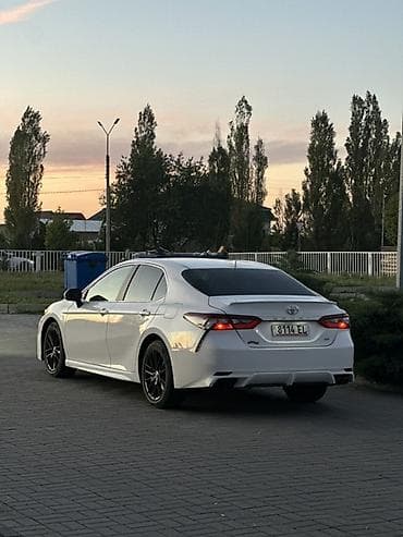 Toyota Camry: 2021 г., 2.5 л, Автомат, Бензин, Седан — 4