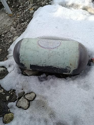 Автокосметика: Автозапчасти, б/у. Набор разнородных деталей: - Передние декоративные — 2