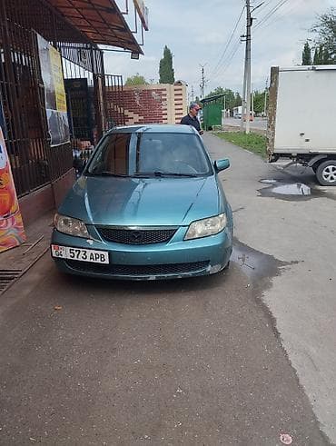 Mazda 323: 2002 г., Ручные, Бензин, Хэтчбэк