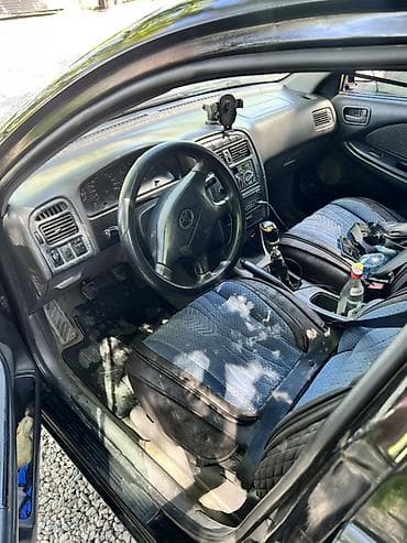 surf 185: Toyota Avensis: 1998 г., 1.6 л, Ручные, Бензин, Седан — 3