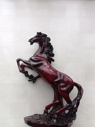 май литл пони: Статуэтка лошади. Сломано одно ухо. Цена указана с учётом поломки — 2