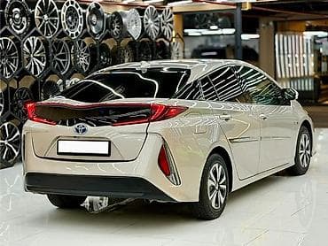 prius: Toyota Prius: 2018 г., 1.8 л, Автомат, Электромобиль, Лифтбек — 5