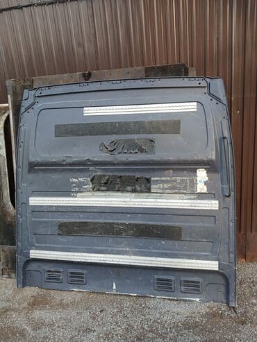 салон бус: Обшивка багажника Mercedes-Benz — 1