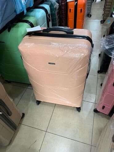 чемоданы для ручной клади: Чемодан, Новый, Маленький (до 40 л), Вращающиеся колеса на 360° — 4