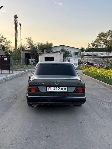 Унаа сатуу: Mercedes-Benz W124: 1988 г., 3 л, Кол менен иштөөчү, Седан — 2