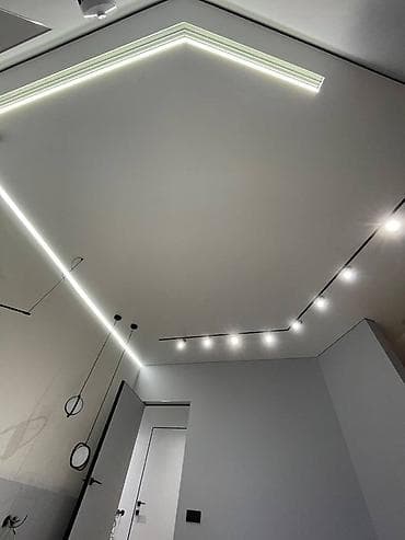 Натяжные потолки с интегрированной световой линией - Современные — 1