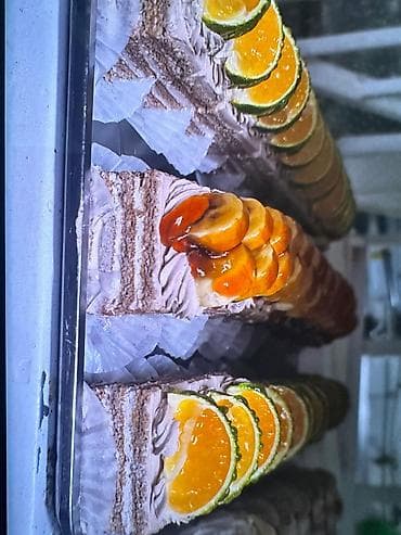 современный: Rollen Bakery — свежая выпечка каждый день Что предлагаем: - Торты на — 4