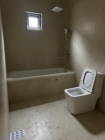 fred perry: Современный одноэтажный дом с отдельным участком и высоким забором — 6