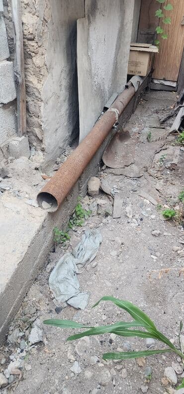 печь на дровах: Печь на дровах, выполненная из металла, оснащена варочной поверхностью — 4