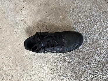 Продаю футзалки Joma оригинал носил 6-7 раз состояние как новые,очень at lalafo.kg Продаю футзалки Joma оригинал носил 6-7 раз состояние как новые,очень