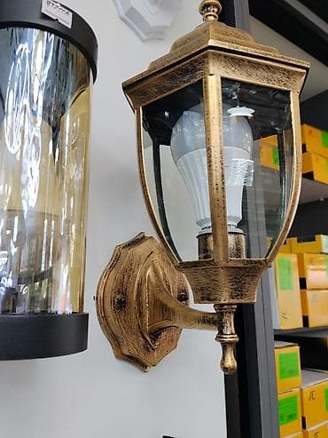 study lamp: Уличный настенный светильник в классическом стиле (бра-фонарь). - — 2