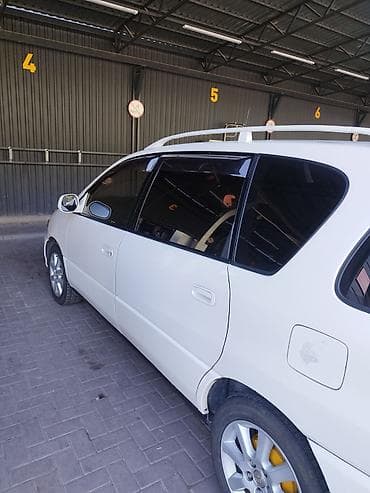 стёк: Toyota Ipsum: 2000 г., 2 л, Автомат, Бензин, Минивэн — 2