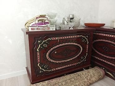 Сандык Деревянный буфет/комод в классическом стиле с резными фасадами