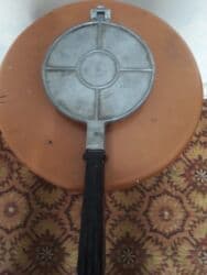 самовар тульский: Продаю советскую орешницу б/у. Одна ручка после ремонта. Это не мешает — 3