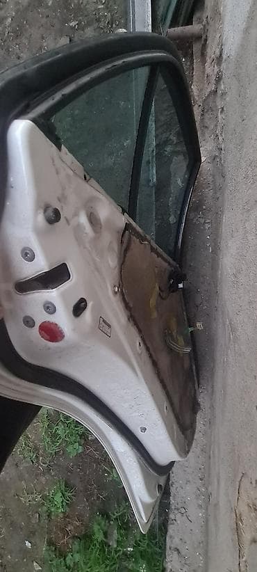 Toyota altezza 2003год задняя левая дверь все рабочий at lalafo.kg Toyota altezza 2003год задняя левая дверь все рабочий