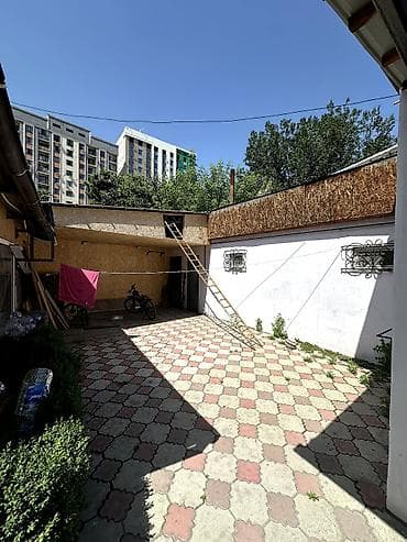 Кыймылсыз мүлк: 🏡 Продается уютный 3-комнатный дом в мкр Восток-5! ✨ Дом с — 3