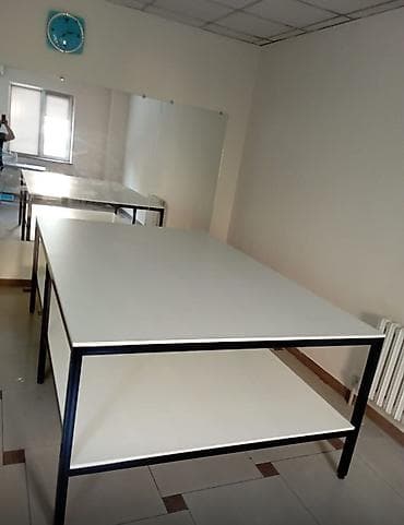 Закройный стол размер: 200*180 2 полки делали на заказ, в идеальном at lalafo.kg Закройный стол размер: 200*180 2 полки делали на заказ, в идеальном