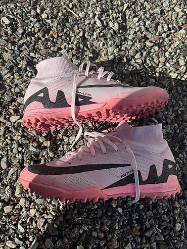 Футбольные бутсы/сороконожки для игры на искусственном покрытии