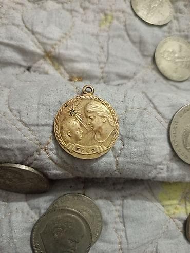 Книги и журналы: Набор монет и жетонов/подвесок с советской и тематической символикой — 3