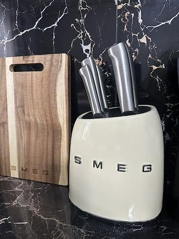 острые: Набор кухонных ножей SMEG с подставкой - Бренд: SMEG - Комплектация — 1