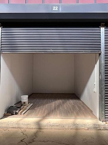 Бокс/кладовое помещение №22 с подъемно‑секционными воротами - at lalafo.kg Бокс/кладовое помещение №22 с подъемно‑секционными воротами -