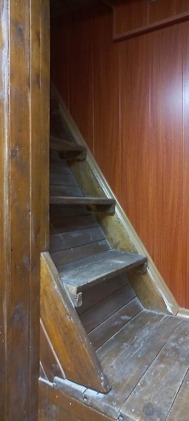 Деревянная лестница Для дома, Стиль: Лофт at lalafo.kg Деревянная лестница Для дома, Стиль: Лофт