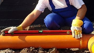 с краном: Копаем траншеи под водопровод, септики канализацию. - Проектирование и — 3