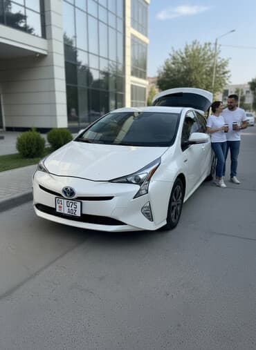кыргызстандын кайсы областында суу транспорту бар: Toyota Prius: 2016 г., 1.8 л, Вариатор, Гибрид, Хетчбек — 2