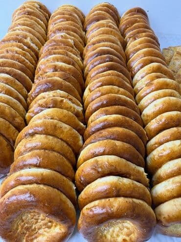 слоёное тесто: Свежая выпечка ручной работы, представленная в нескольких видах — 3