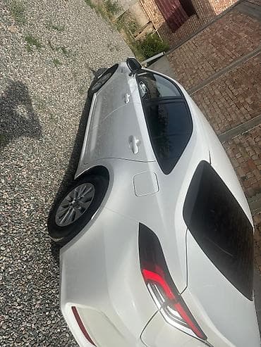 Toyota Corolla: 2021 г., 1.8 л, Вариатор, Гибрид, Седан — 3