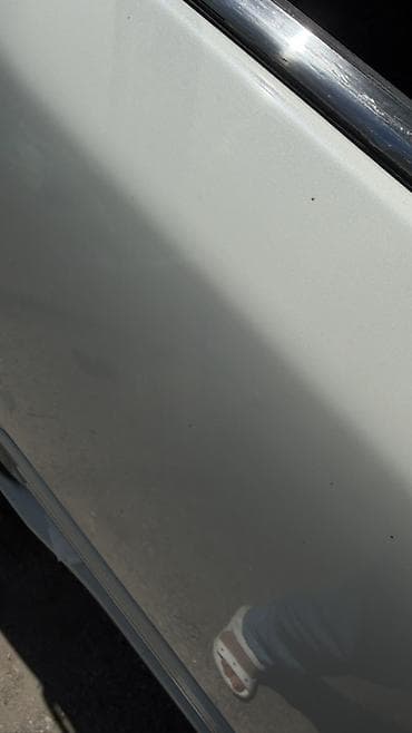 токмок кун чыгыш: Белый кроссовер/SUV 5‑дверный. Особенности и оснащение: - Кузов — 3