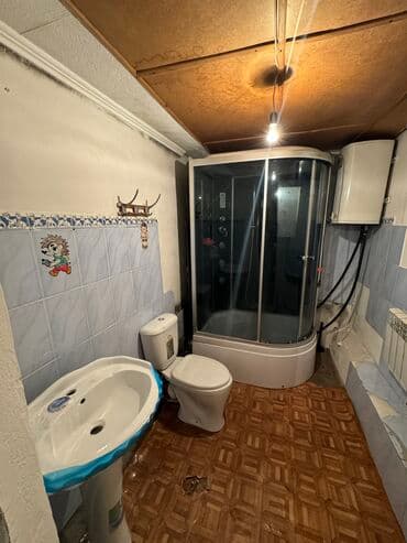 Үйдү ижарага алам: 55 кв. м, 3 бөлмө, Жылуу пол, Евроремонт, Унаа токтотуучу жай — 7