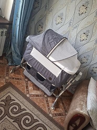 коляску детскую: Детская приставная кроватка, С колесиками, цвет - Серый — 2