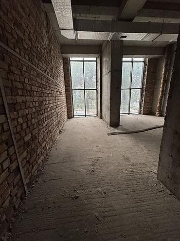 каракол недвижимость: Срочно продается коммерческое помещение на 2 этаже на пересечении улиц — 2