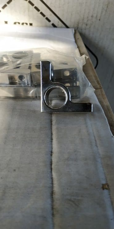 Новые металлические трубодержатели по 25сом штука есть 800штук