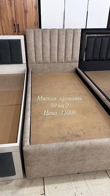 Мягкая односпальная кровать с высоким изголовьем - Размер спального