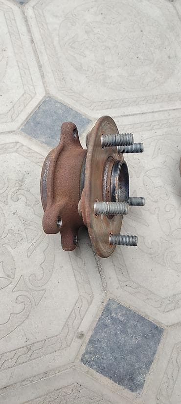 подшипник ступицы передний: Ступичные узлы с подшипниками и фланцами (перед/зад), 5 шпилек — 5