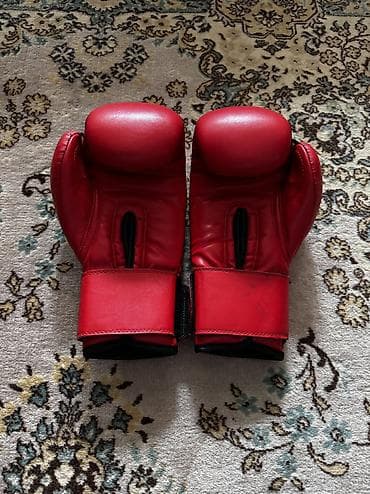 боксерский перчатки: Боксерские перчатки Everlast, красные, 12 oz. - Классическая форма с — 2