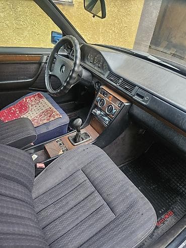 лобовой мерс 124: Mercedes-Benz W124: 1991 г., 2.3 л, Механика, Бензин, Универсал — 7
