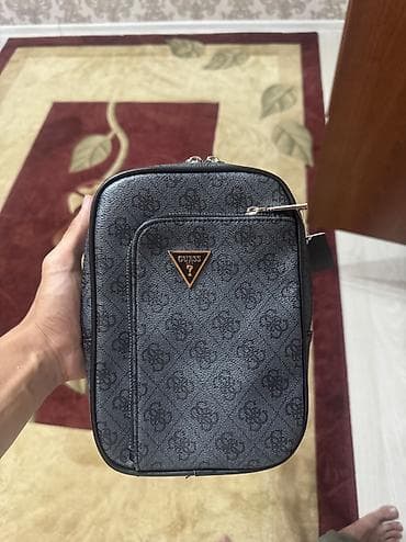 Барсетка бананка Guess
Кожа✅
2 кармана ✅
Бирки и лого ✅