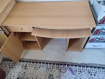 Компьютерный стол, С полками